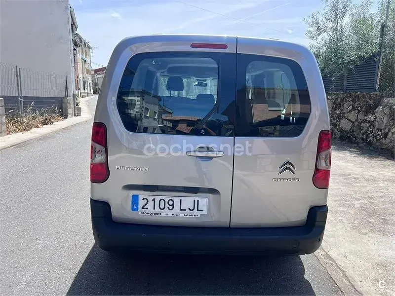 Usado Citroën Berlingo Shine 130 CV (95 kW) 2020 Gris / plata Monovolumen