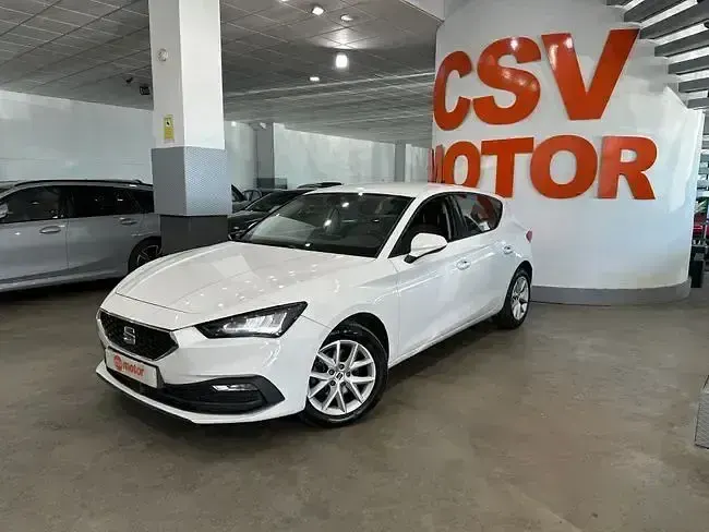 Usado Seat Leon Style 150 CV (110 kW) 2022 Blanco Familiar