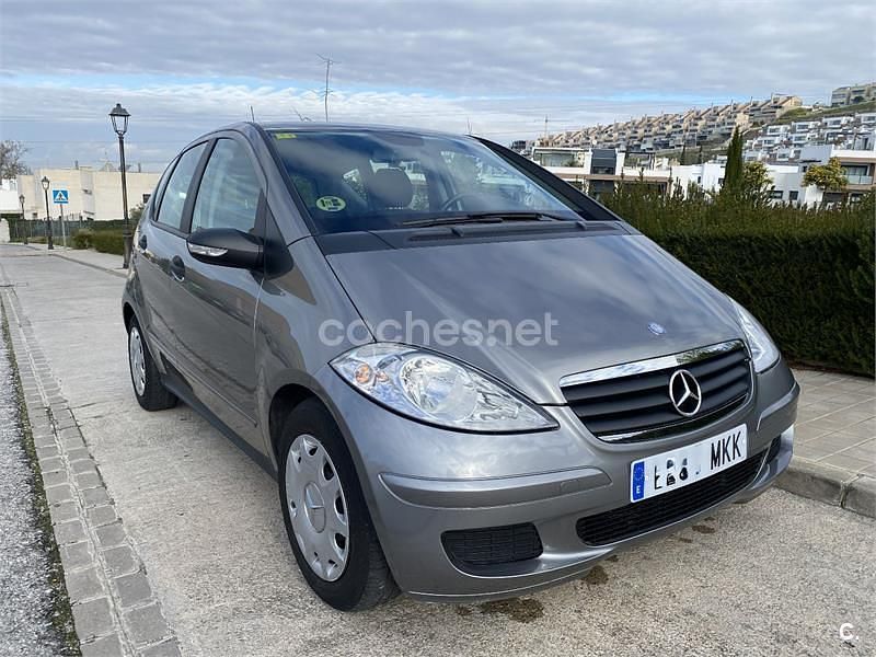 Usado Mercedes A180 Elegance 109 CV (80 kW) 2008 Gris / plata Monovolumen