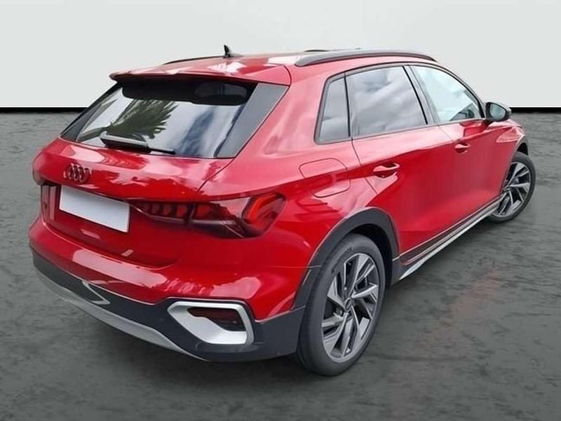 Usado Audi A3 Ambiente 204 CV (150 kW) 2025 Rojo Berlina