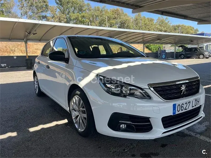 Usado Peugeot 308 Access 100 CV (73 kW) 2019 Blanco Berlina