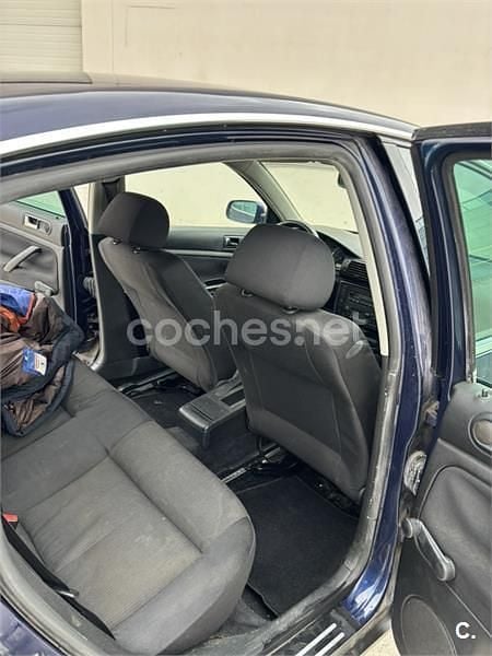 Usado VW Passat Edition 130 CV (95 kW) 2006 Azul Berlina