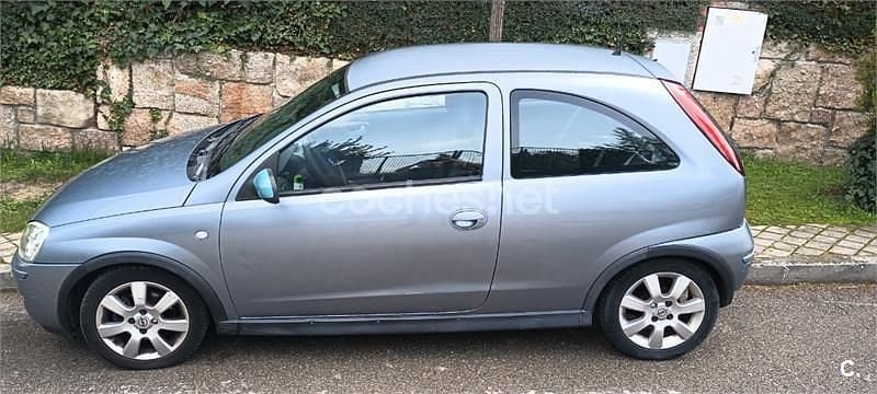Usado Opel Corsa Sport 90 CV (66 kW) 2005 Gris / plata Utilitario