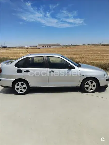 Usado Seat Cordoba Stella 90 CV (66 kW) 2000 Blanco Berlina