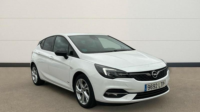 Blanco Usado 2021 Opel Astra Design & Tech Berlina | 13.900 € (Buen precio) - Imagen 1/4