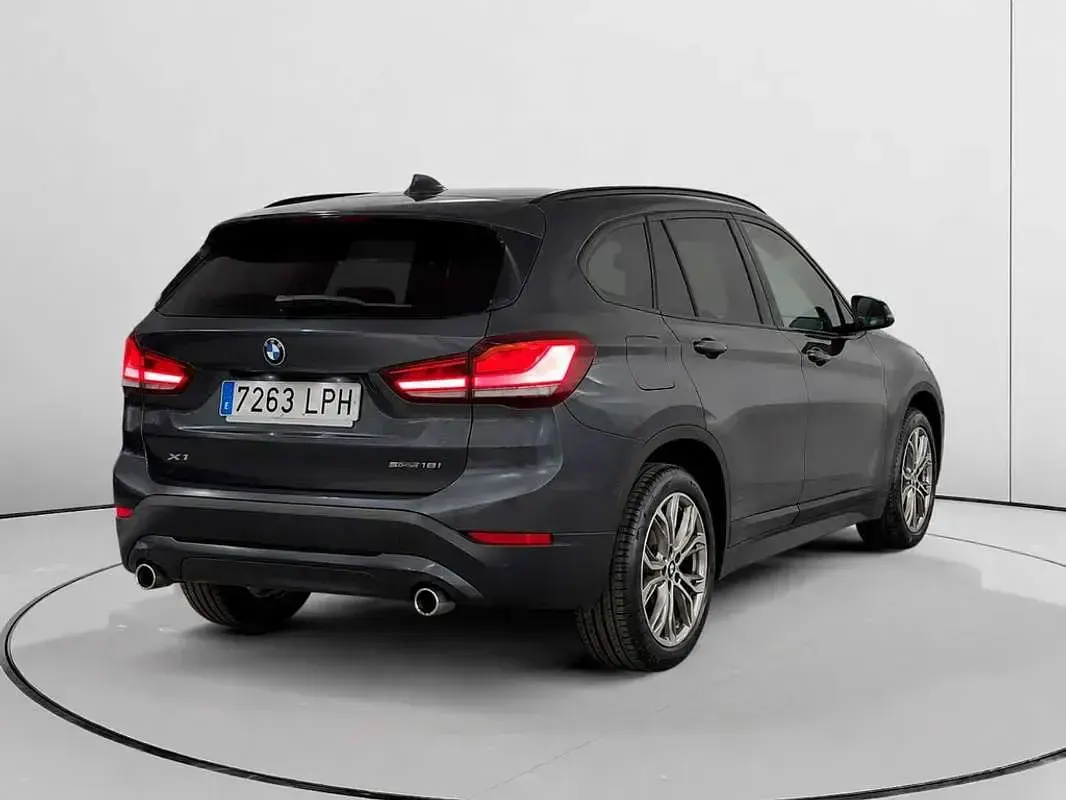 Usado BMW X1 Advantage 140 CV (102 kW) 2021 Gris SUV