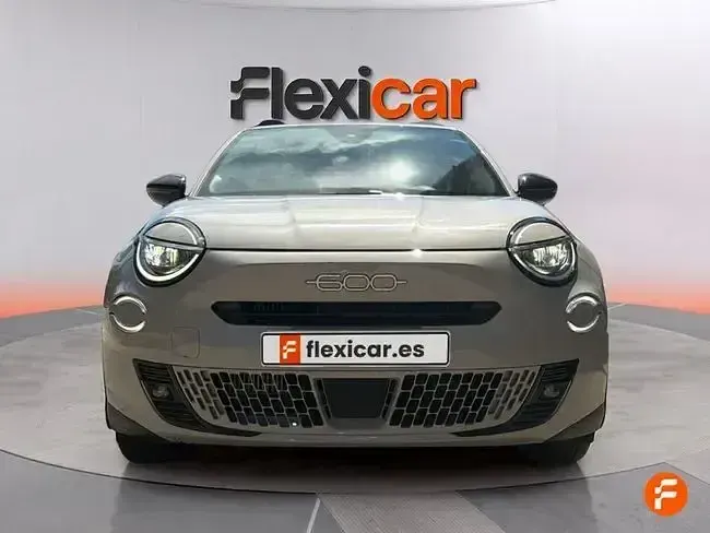 Usado Fiat 600 100 CV (73 kW) 2025 Blanco SUV