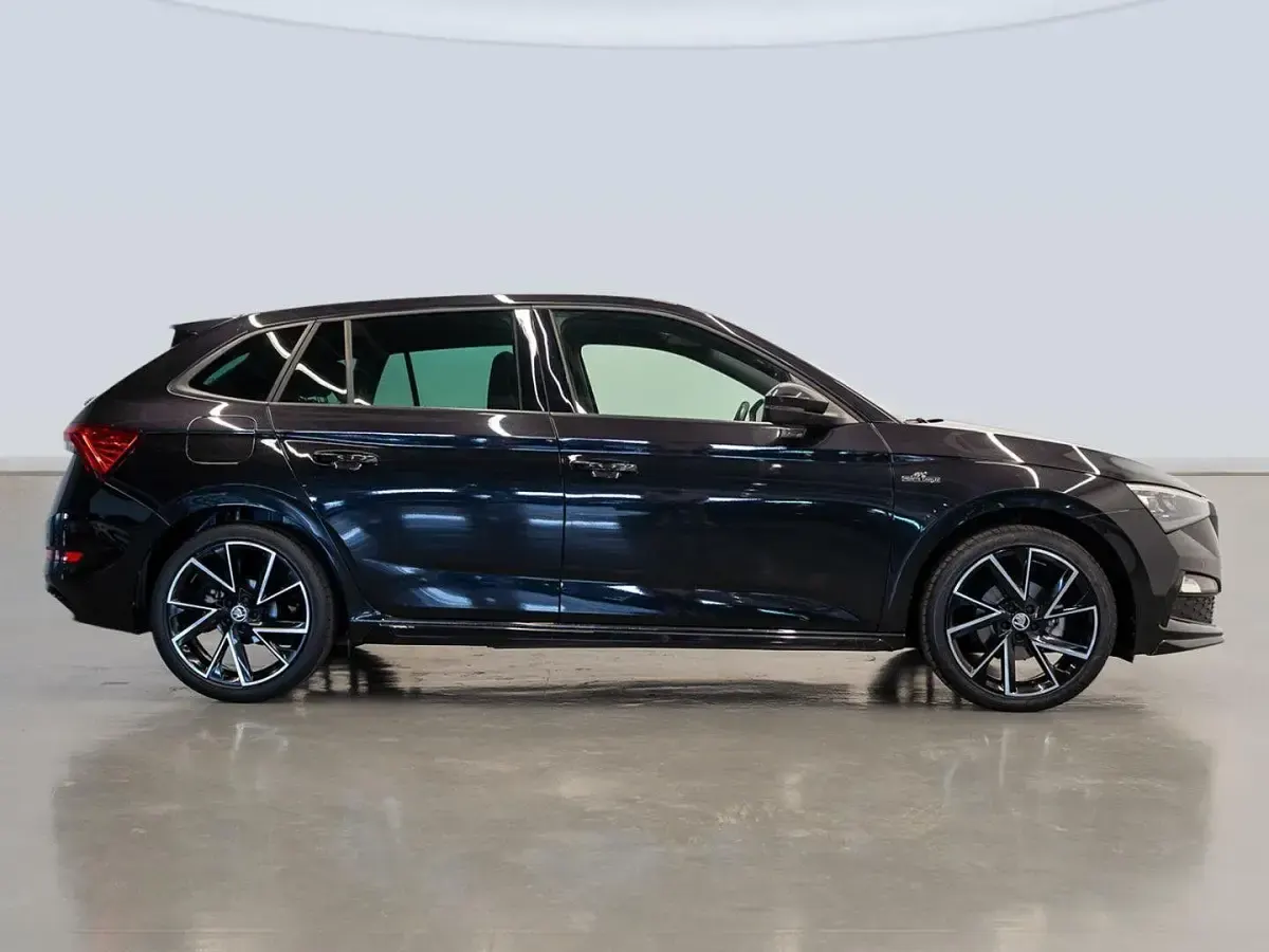 Usado Skoda Scala Monte Carlo 150 CV (110 kW) 2021 Negro Utilitario