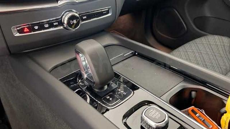 Usado Volvo XC60 Core 197 CV (144 kW) 2023 Rojo SUV