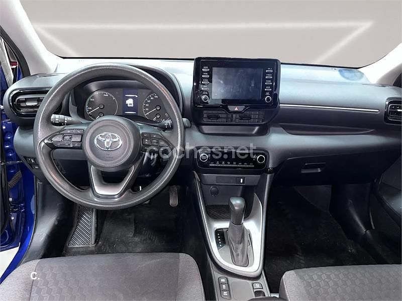 Usado Toyota Yaris Hybrid Active 116 CV (85 kW) 2022 Azul Berlina