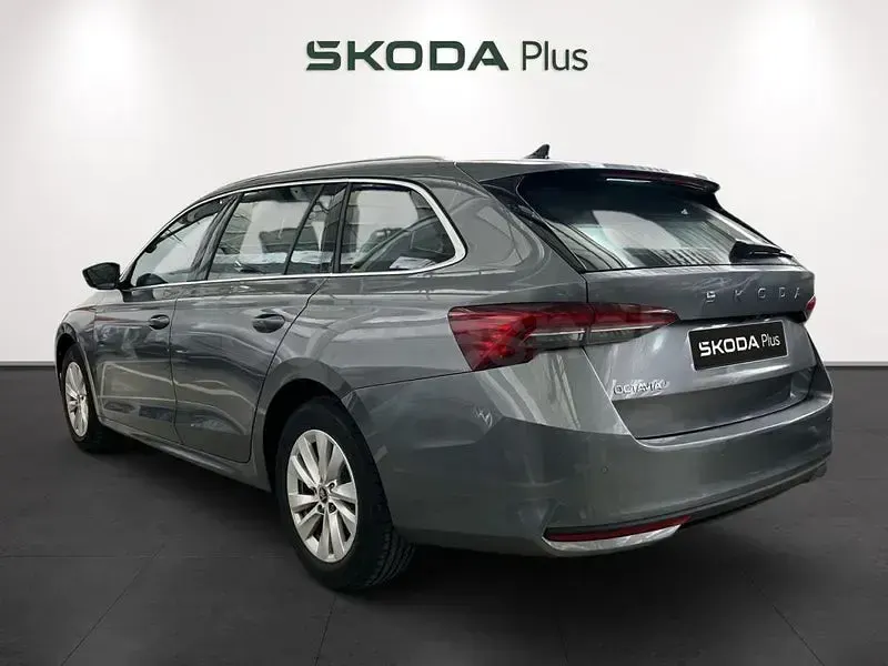 Usado Skoda Octavia Selection 116 HP (85 kW) 2025 Cinzento Carrinha