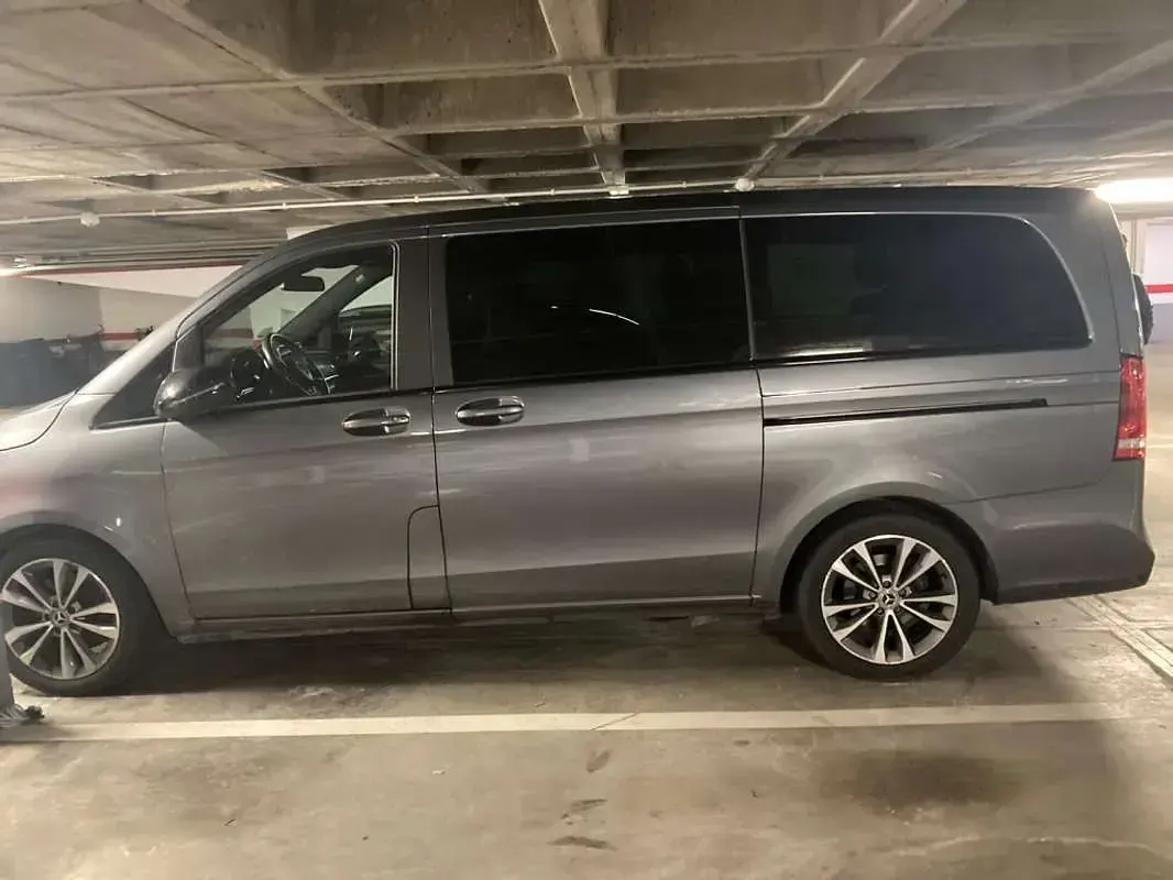 Usado Mercedes V250 Avantgarde 190 CV (139 kW) 2022 Gris Monovolumen