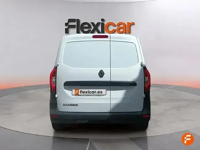 Usado Renault Kangoo 95 CV (69 kW) 2024 Blanco Monovolumen