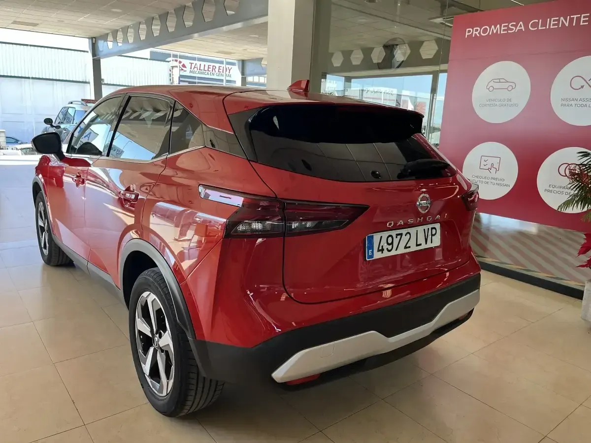 Usado Nissan Qashqai N-Connecta 140 CV (102 kW) 2021 Rojo SUV