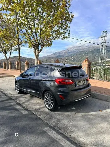 Usado Ford Fiesta Vignale 100 CV (73 kW) 2018 Gris / plata Utilitario