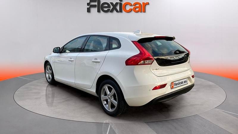 Usado Volvo V40 Momentum 120 CV (88 kW) 2018 Blanco Utilitario