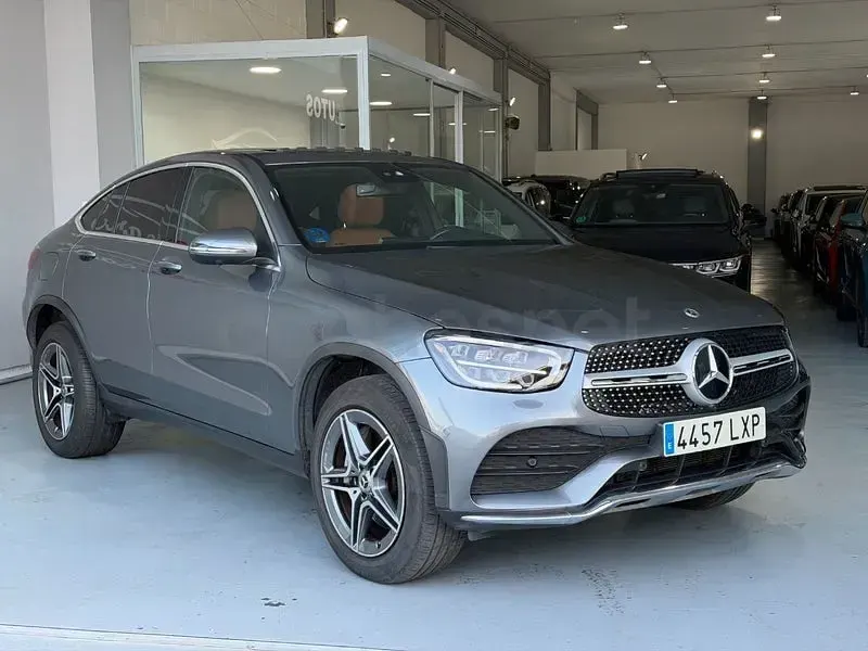 Usado Mercedes GLC300e 306 CV (225 kW) 2022 Gris / plata Coupe