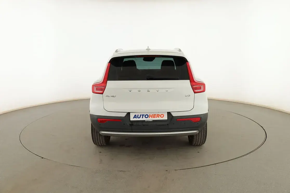 Usado Volvo XC40 Momentum 150 CV (110 kW) 2018 Blanco SUV