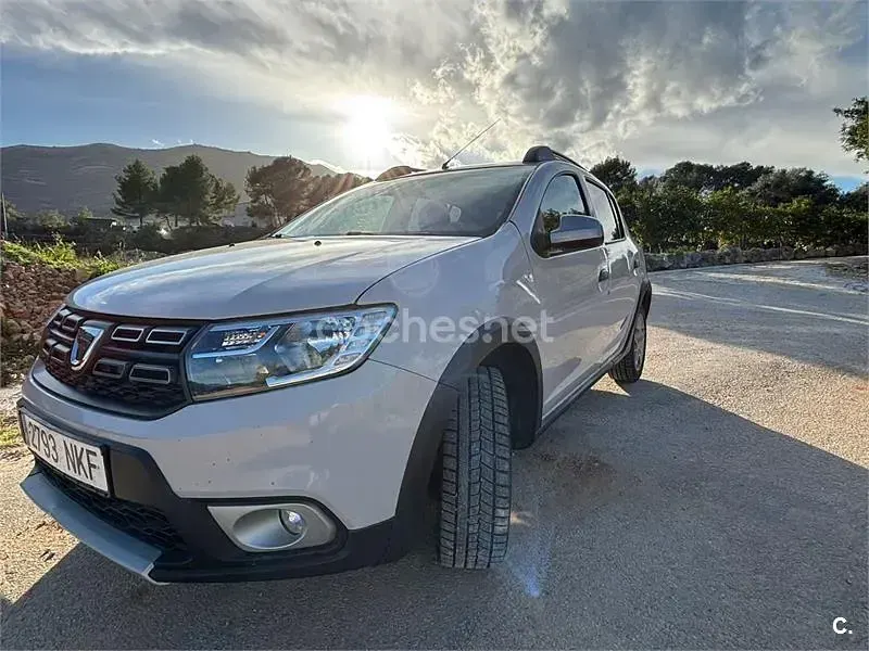 Käytetty Dacia Sandero Essentiel 90 HP (66 kW) 2020 Valkoinen Sedan