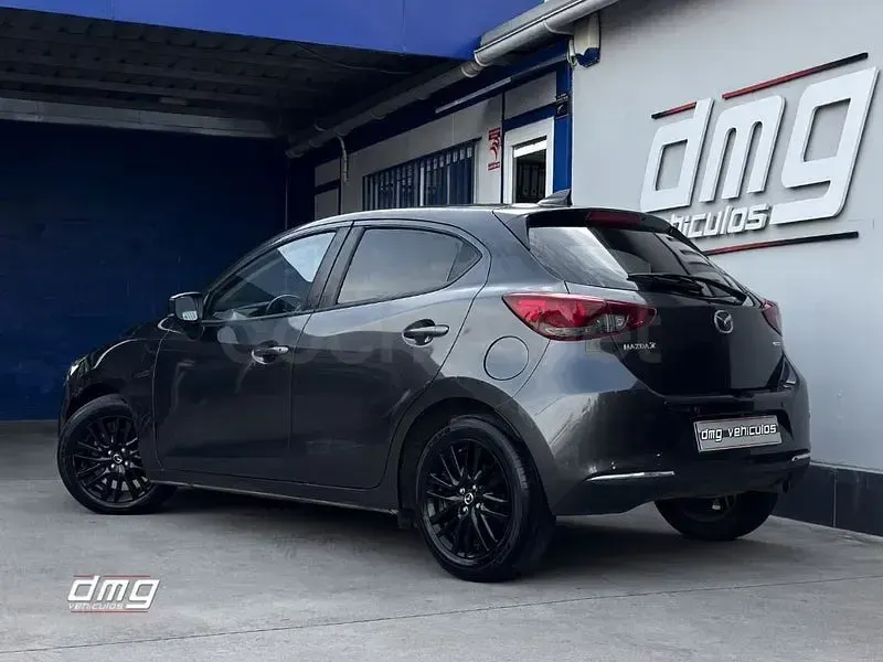Usado Mazda 2 Comfort 115 CV (84 kW) 2022 Gris / plata Berlina