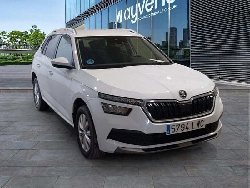 Usado Skoda Kamiq 110 CV (80 kW) 2022 Blanco SUV