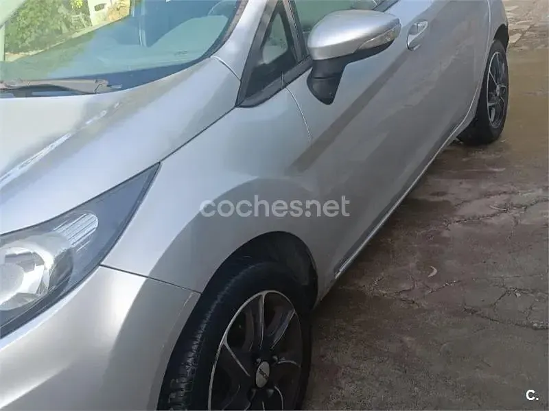 Usado Ford Fiesta Trend 68 CV (50 kW) 2010 Blanco Berlina