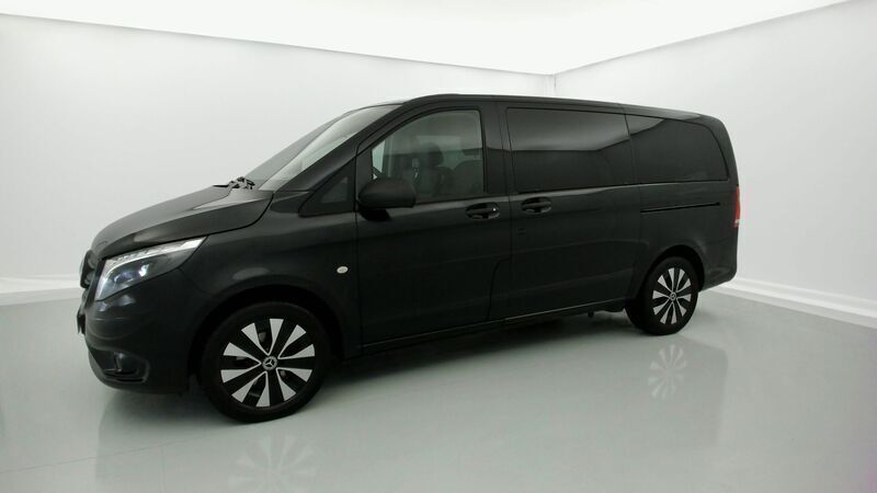Usado Mercedes Vito 136 CV (100 kW) 2023 Negro obsidiana Van