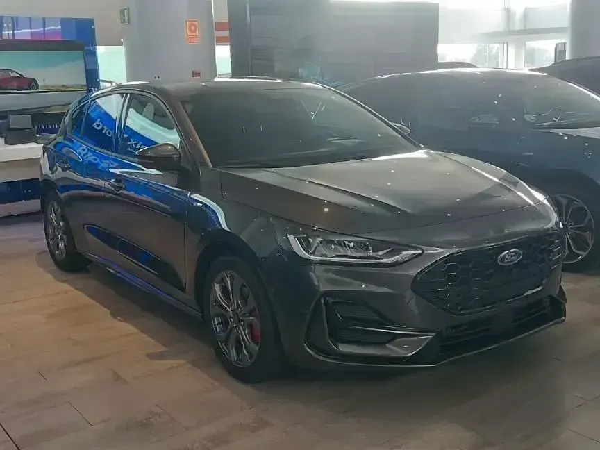 Usado Ford Focus ST-Line 125 CV (91 kW) 2023 Gris