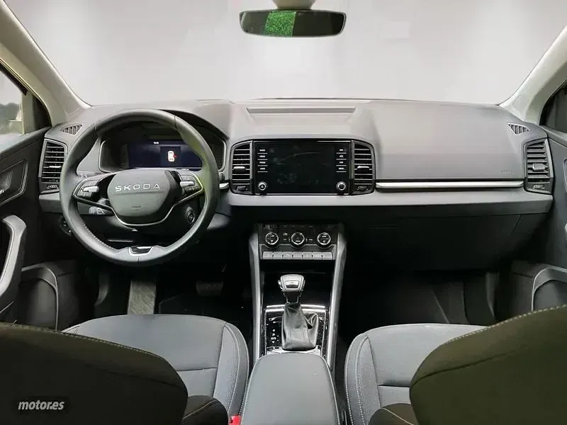 Usado Skoda Karoq Selection 150 CV (110 kW) 2025 Gris / plateado SUV