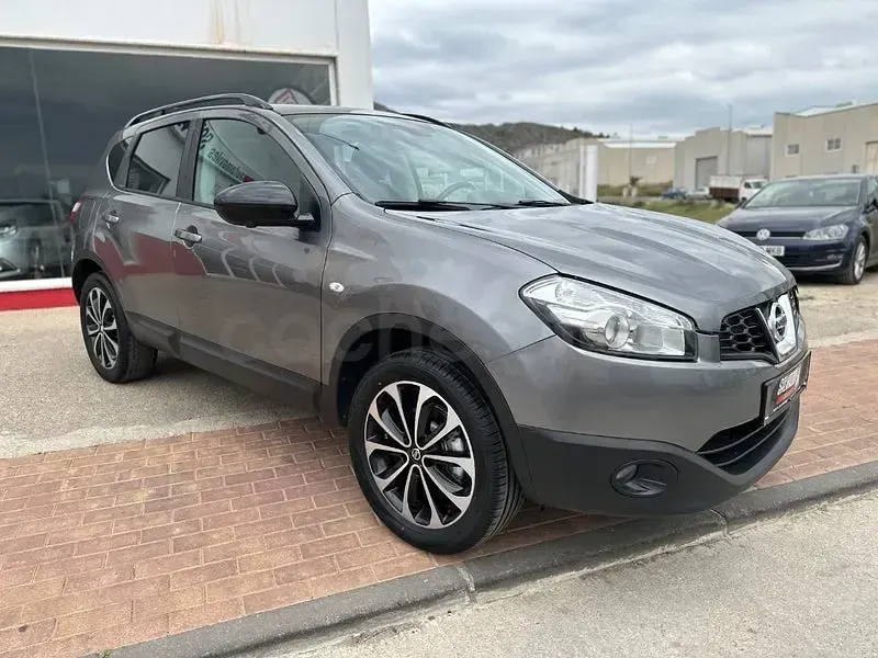 Usado Nissan Qashqai Tekna 110 CV (80 kW) 2014 Gris / plata SUV