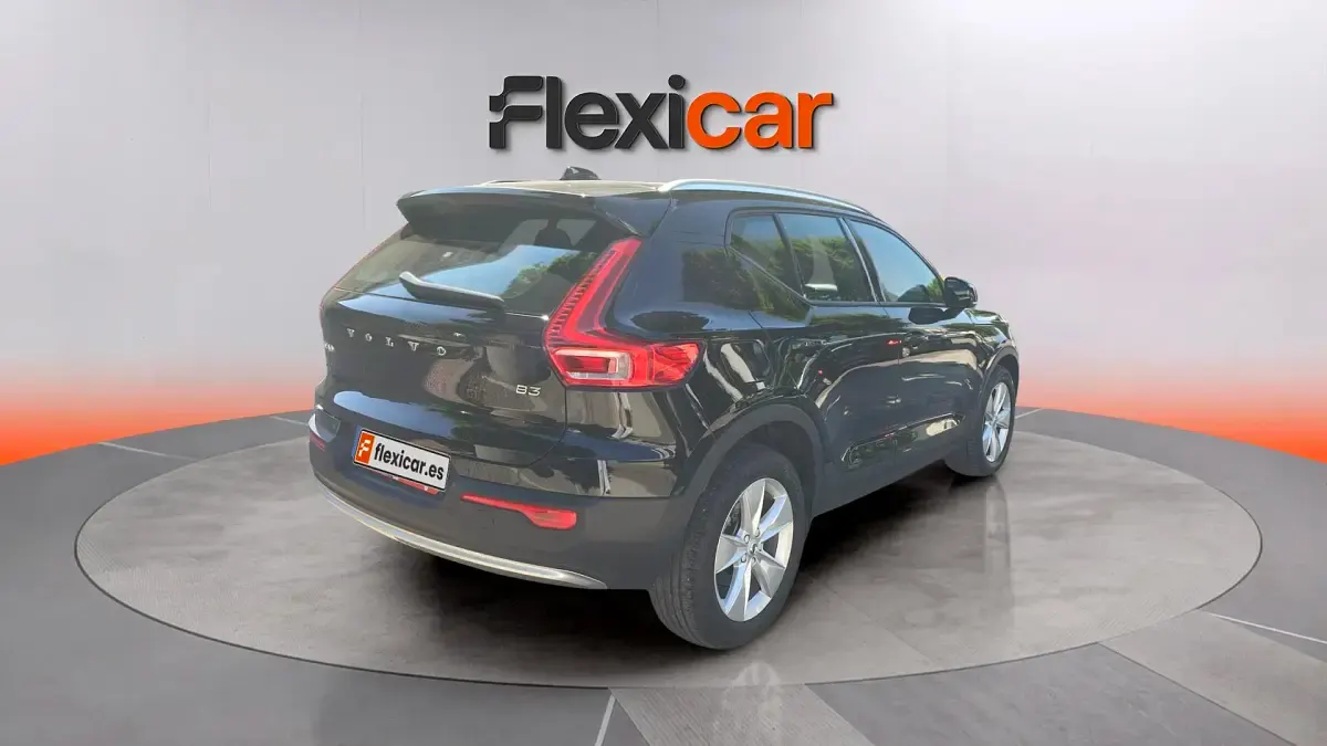Usado Volvo XC40 Core 163 HP (119 kW) 2022 Preto SUV