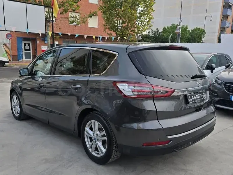 Usado Ford S-MAX Titanium 150 CV (110 kW) 2016 Gris / plata Monovolumen
