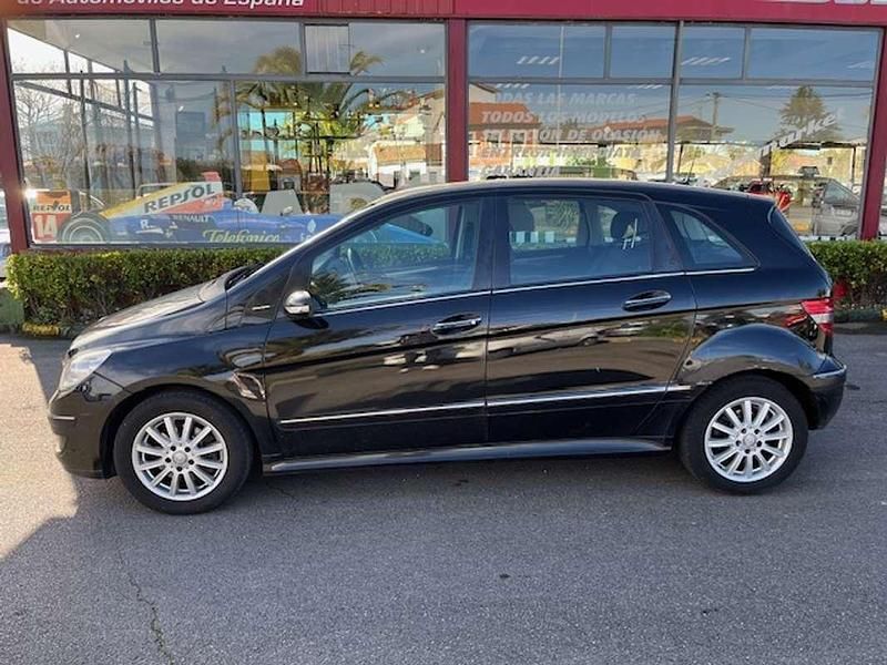 Usado Mercedes B180 109 CV (80 kW) 2008 Negro Monovolumen