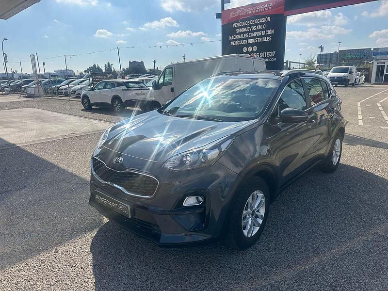 Usado Kia Sportage 115 CV (84 kW) 2020 Gris / plata SUV