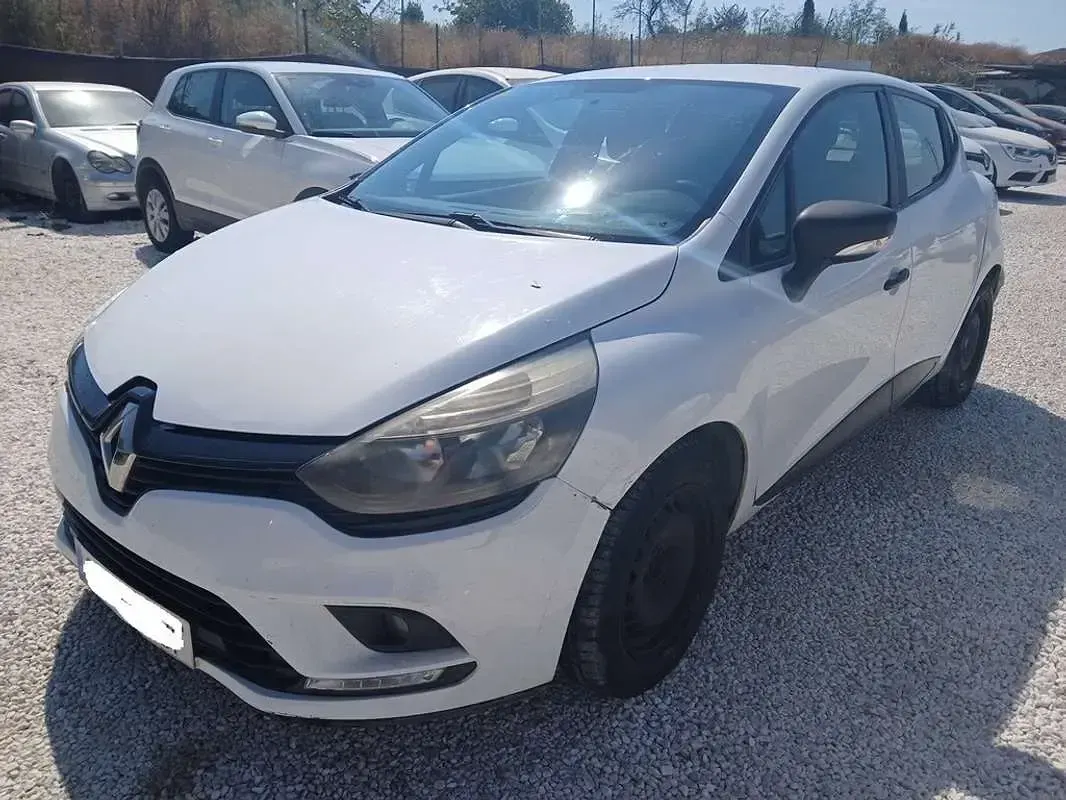 Usado Renault Clio Authentique 75 CV (55 kW) 2015 Blanco Utilitario