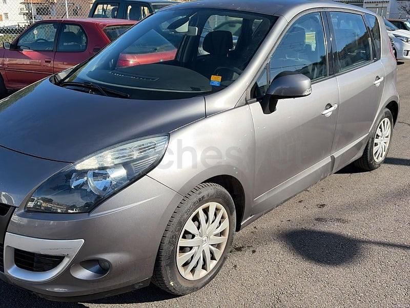 Usado Renault Mégane Authentique 100 CV (73 kW) 2010 Gris / plata Berlina