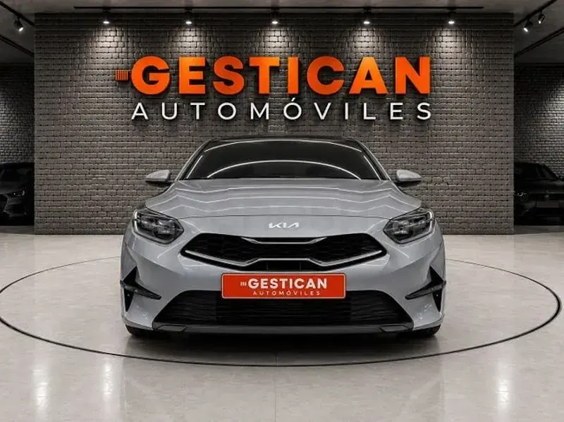 Usado Kia Ceed 101 CV (74 kW) 2023 Gris Utilitario