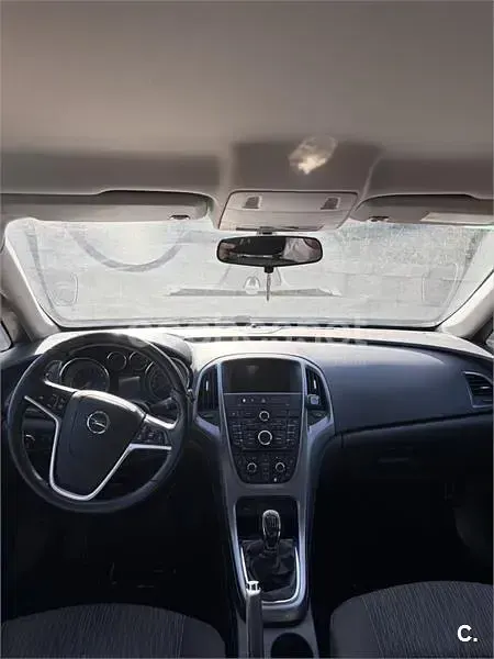 Usado Opel Astra Selective 110 CV (80 kW) 2014 Gris / plata Berlina