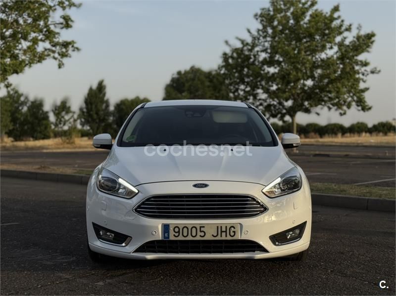 Blanco Usado 2015 Ford Focus Titanium Berlina | 13.330 € (Caro) - Imagen 1/4
