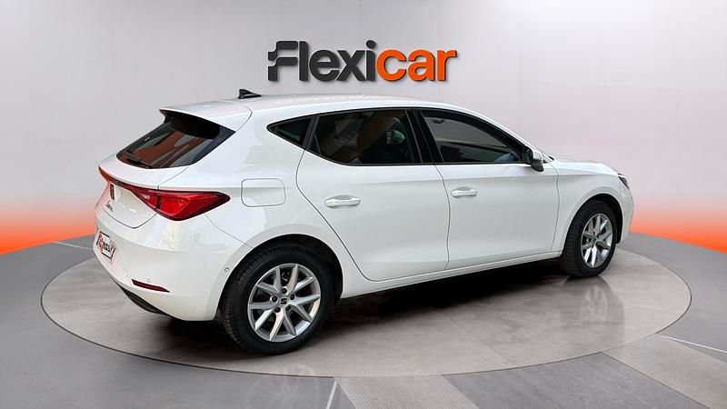 Usado Seat Leon Style 131 CV (96 kW) 2022 Blanco Berlina