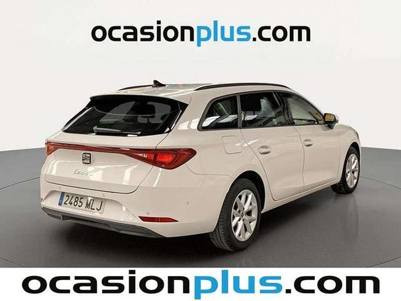 Usado Seat Leon ST Style 131 CV (96 kW) 2023 Blanco Familiar
