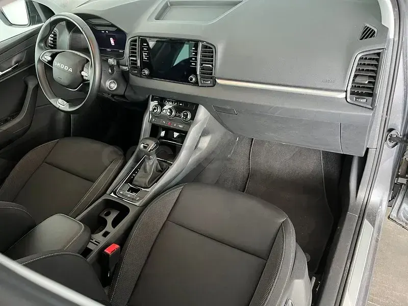 Usado Skoda Karoq Selection 150 CV (110 kW) 2025 Gris / plata SUV