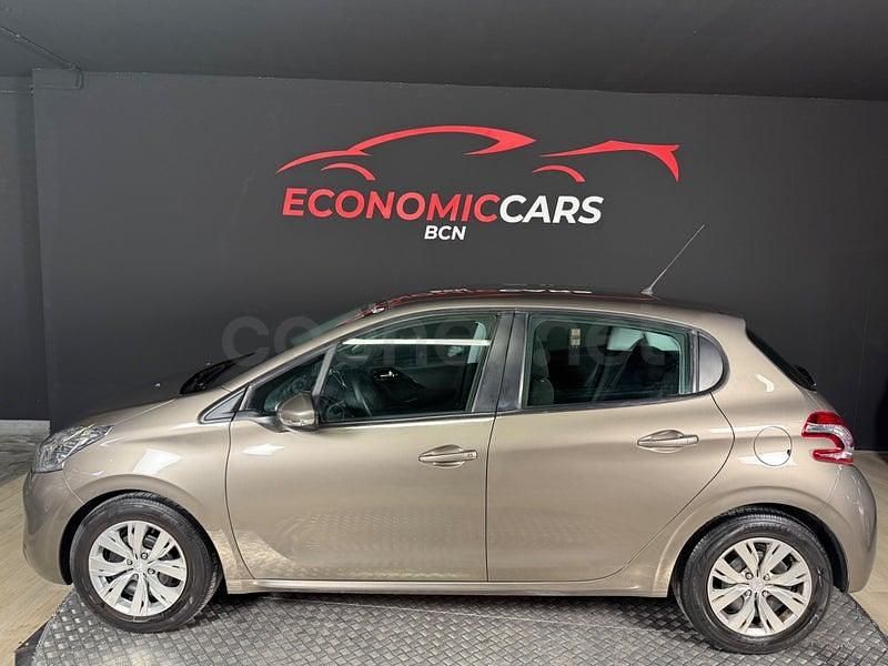 Usado Peugeot 208 Active 92 CV (67 kW) 2013 Beige Utilitario