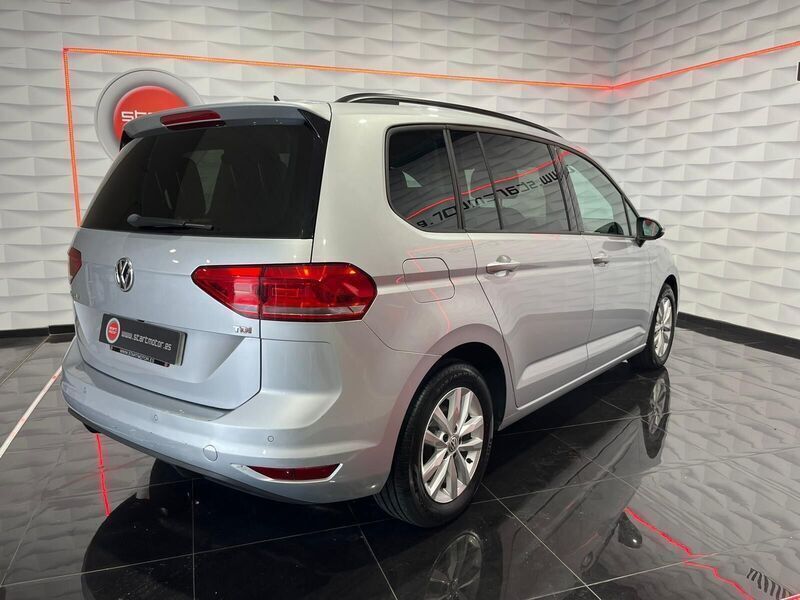 Usado VW Touran Advance 115 CV (84 kW) 2016 Gris Monovolumen