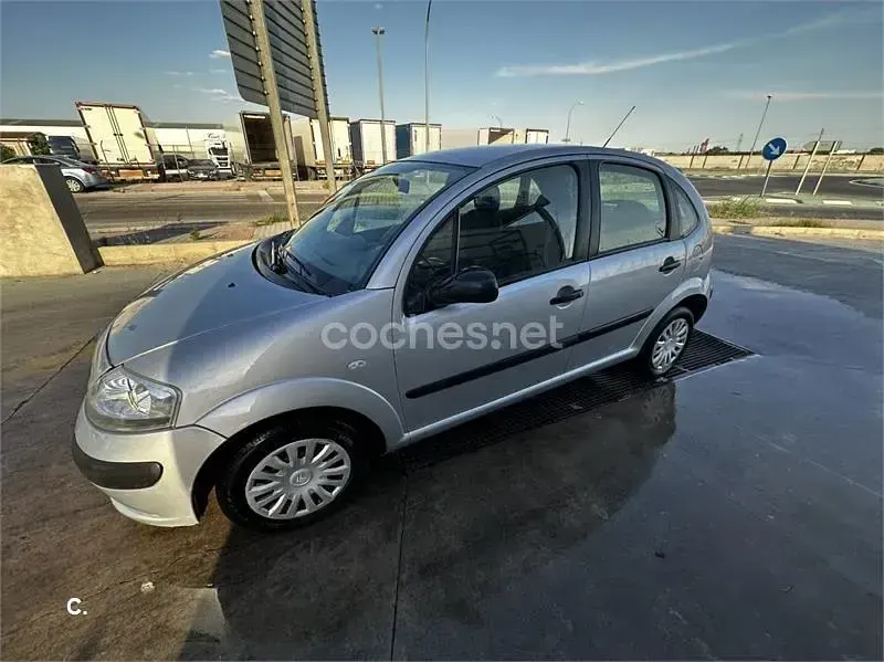 Usado Citroën C3 61 CV (44 kW) 2005 Gris / plata Berlina
