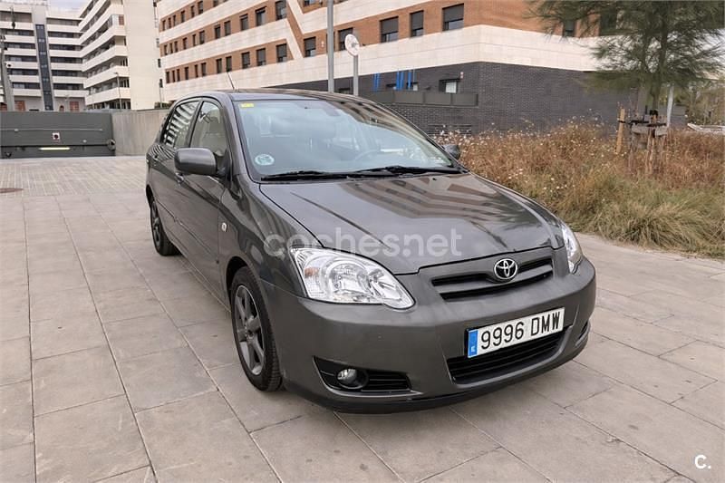 Gris / plata Usado 2006 Toyota Corolla Luna Berlina | 2290 € (Buen precio) - Imagen 1/4
