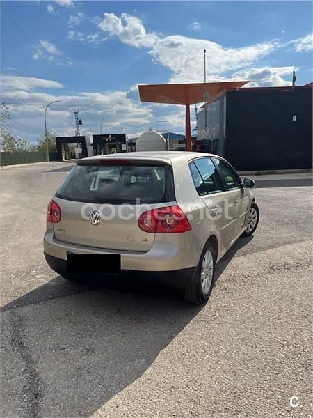 Usado VW Golf IV Highline 102 CV (75 kW) 2005 Beige Berlina