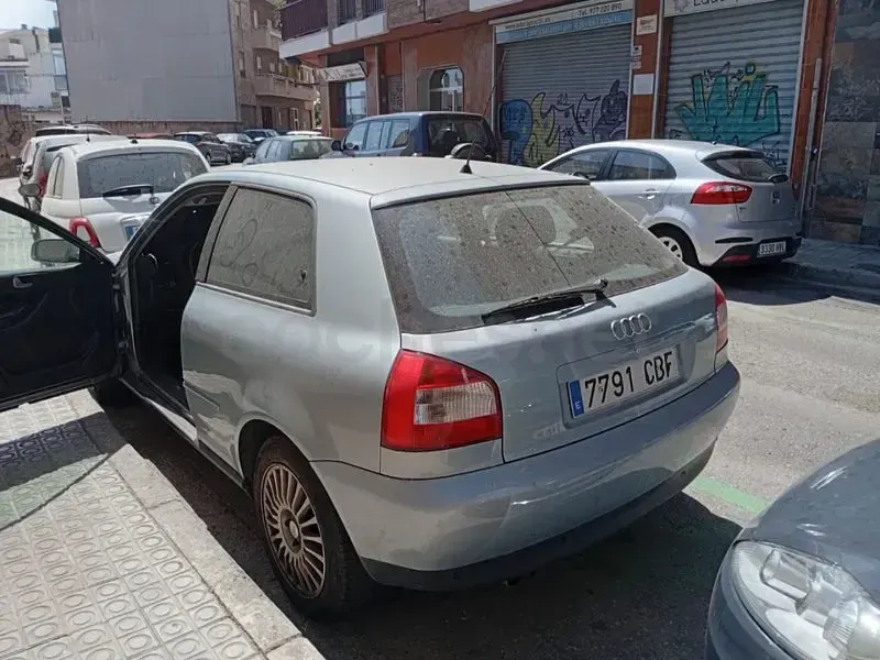 Usado Audi A3 Ambition 102 CV (75 kW) 2002 Azul Utilitario