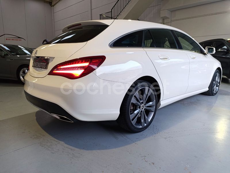 Usado Mercedes CLA200 Shooting Brake 136 CV (100 kW) 2018 Blanco Familiar