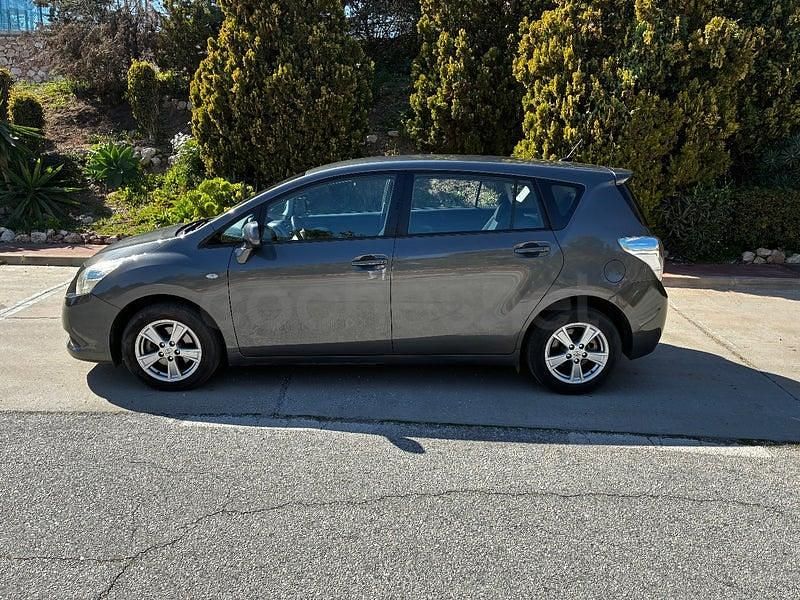 Usado Toyota Verso Active 126 CV (92 kW) 2009 Gris / plata Monovolumen